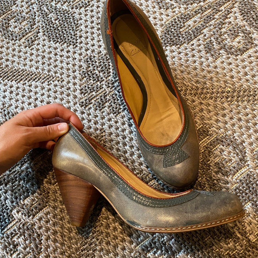 Clark heels in olive and blue